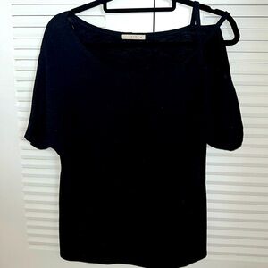 Black one side cross cross cold shoulder blouse